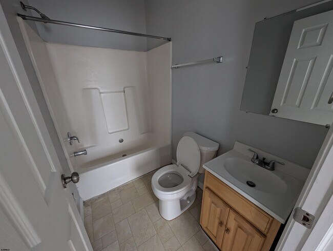 Building Photo - 12 N Iowa Ave