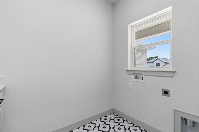 Building Photo - 1071 Whistler St