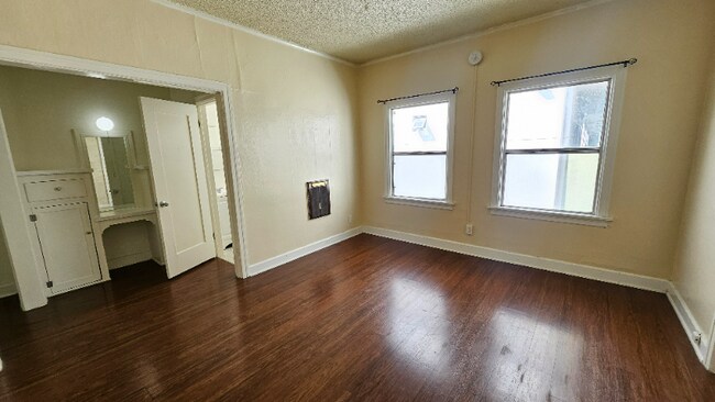 Primary Photo - 727 S Coronado St