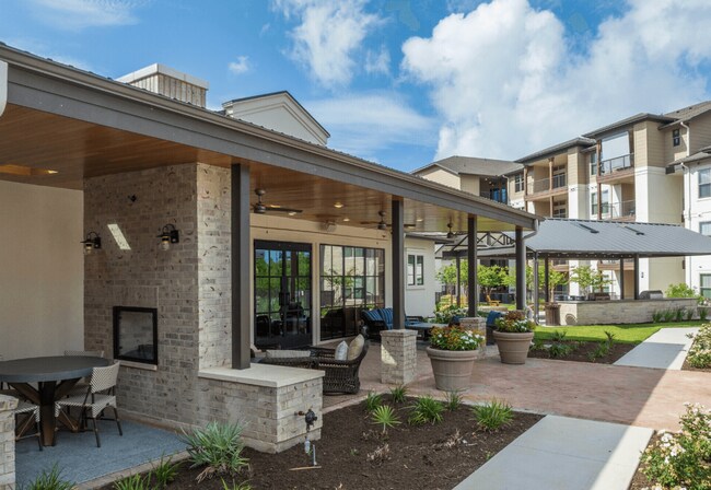 Building Photo - 1501 W Howard Ln