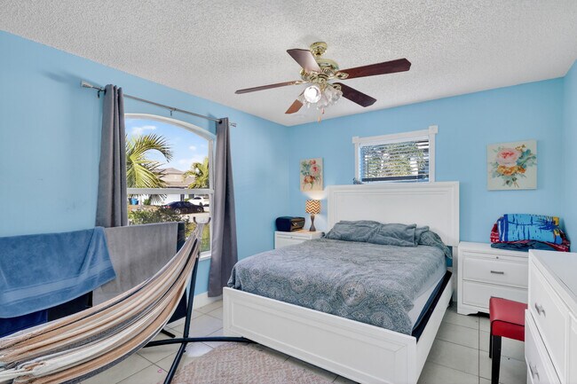 Building Photo - 1121 SW Ivanhoe St