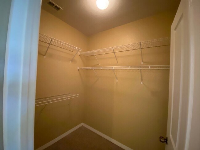 Building Photo - 1014 Hemingway Cir