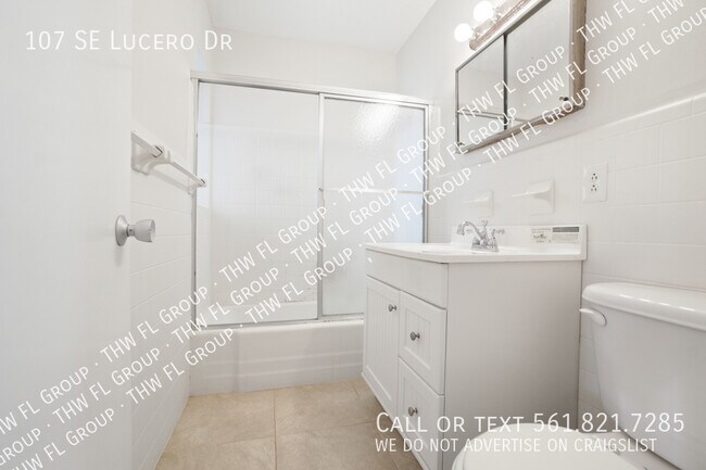 Building Photo - 107 SE Lucero Dr