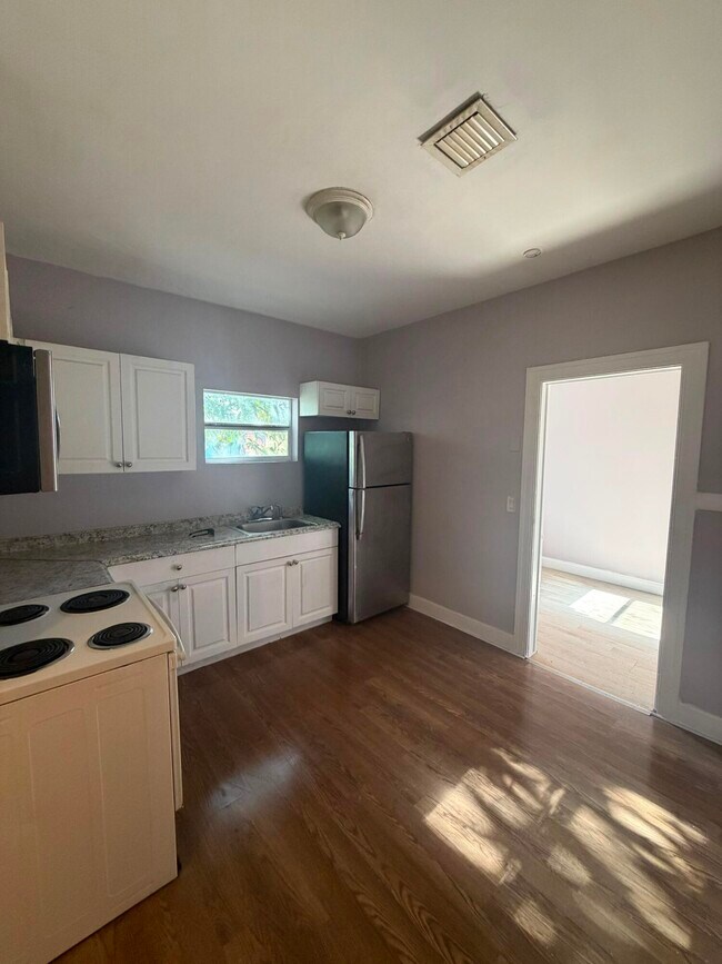 Building Photo - 420 Lilac Ct