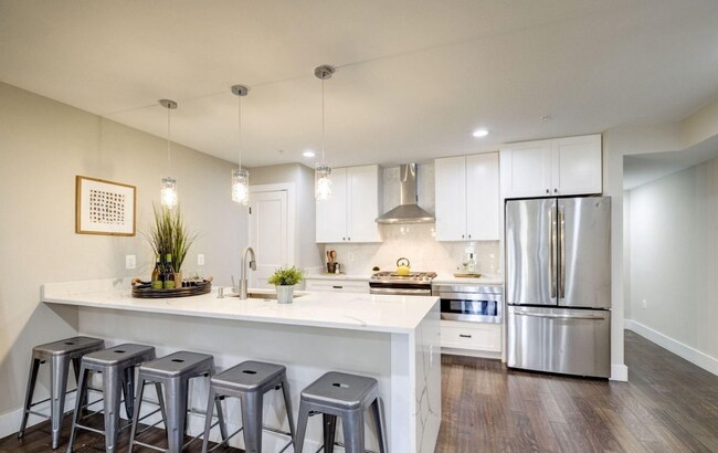 Primary Photo - Large 3 Bed/ 2 Bath Condo in Petworth w/ S...