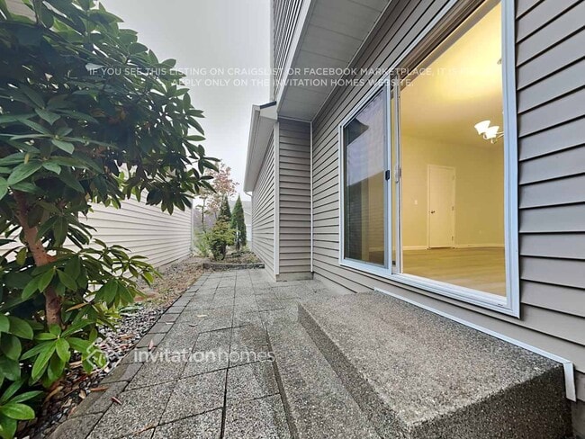 Building Photo - 4136 Edgewater Blvd NE