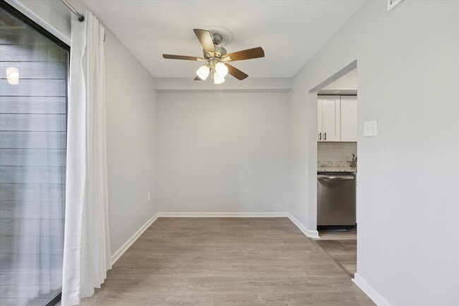 Building Photo - Available Immediately – Renovated 2B/1.5B ...