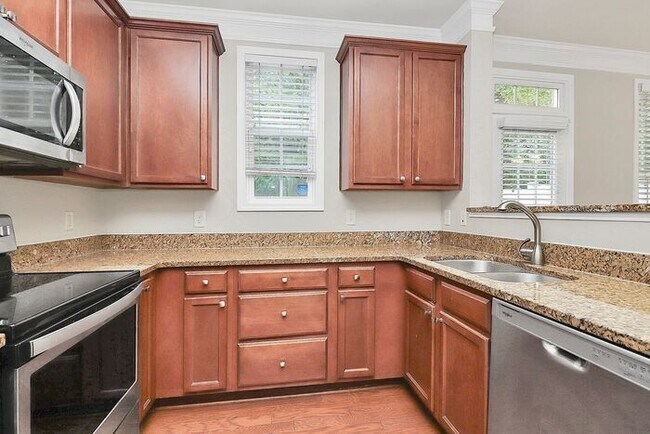 Building Photo - Beautiful End Unit 3BD/2.5BA Townhome in the Cedar Walk Community!