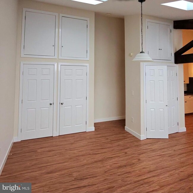 Building Photo - 550 N 52nd St