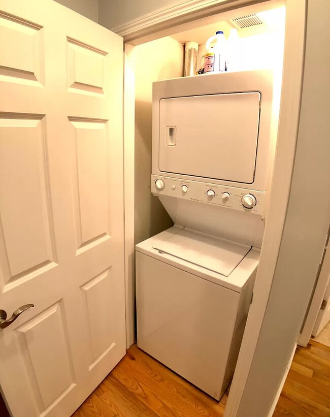 Building Photo - 2341 N Albany Ave