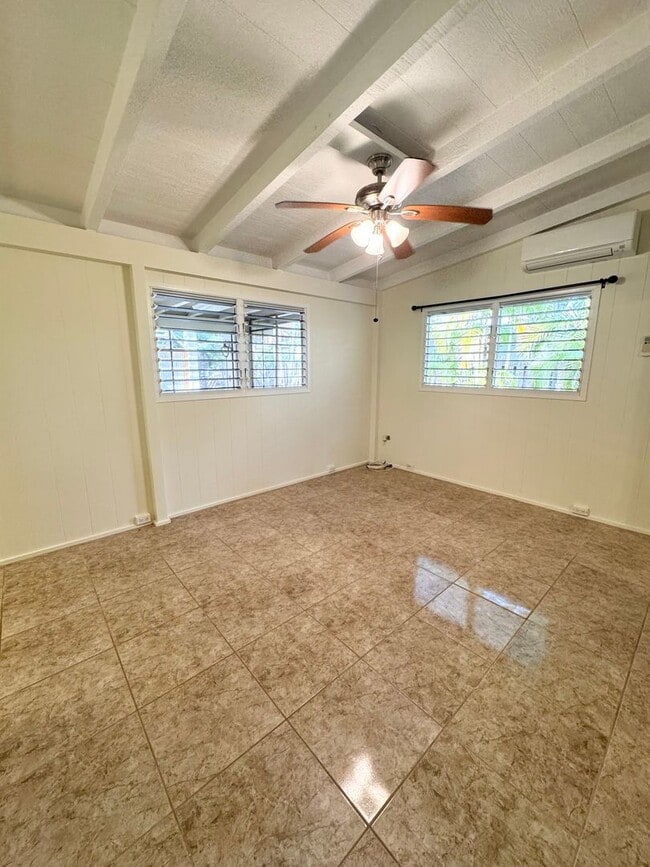 Building Photo - 3 bed, 2 bath w/ garage available first week of January!