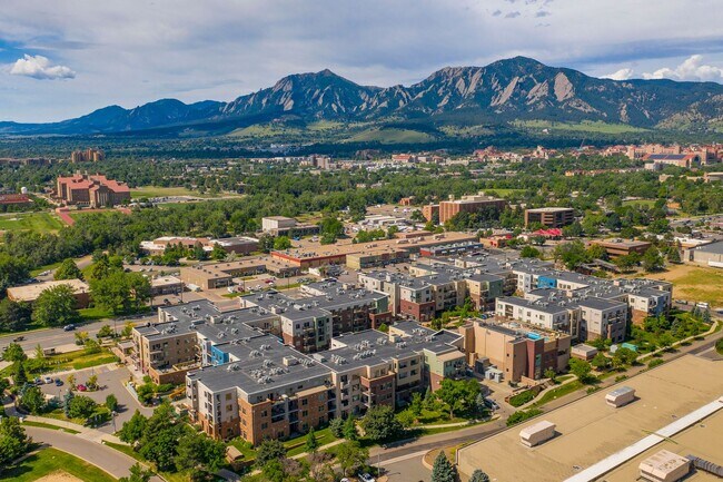Building Photo - Updated One Bedroom Condo at The Peloton. ...