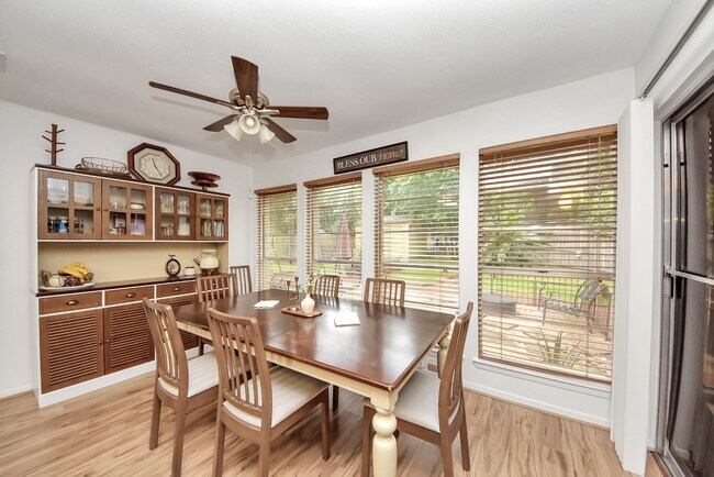 Building Photo - 18 N Deerfoot Cir