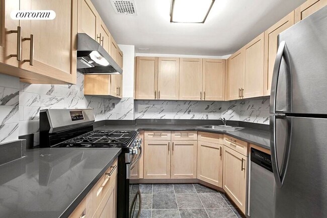 Primary Photo - 433 E 115th St