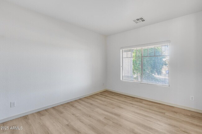 Building Photo - 17435 W Saguaro Ln