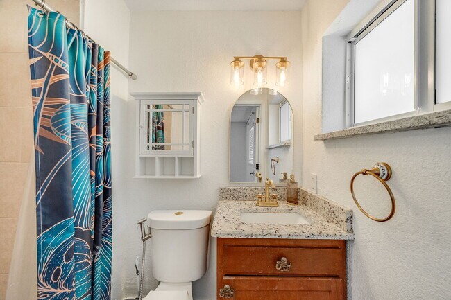 Building Photo - Remodeled 3/2 in Central Merritt Island!