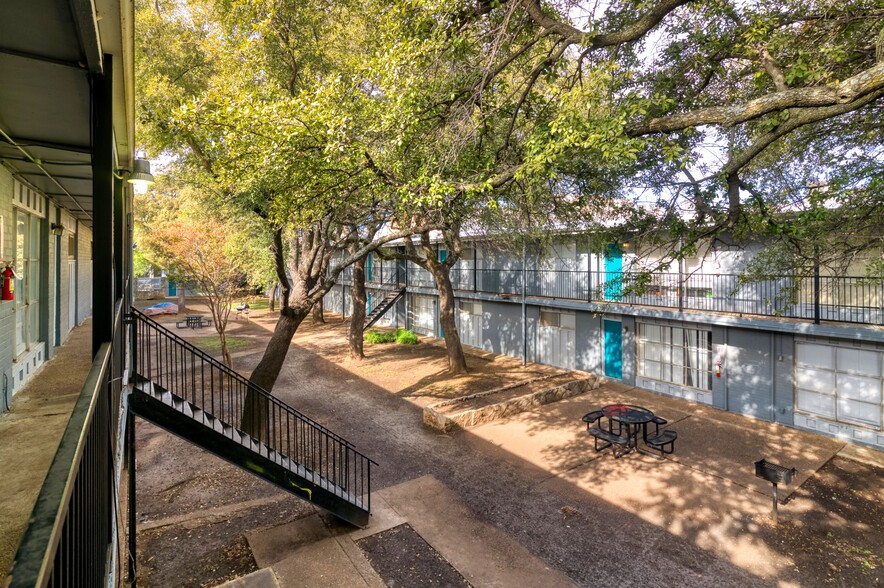 Building Photo - Ridglea Square Apartments