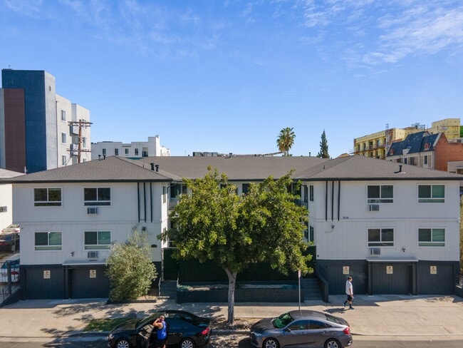 Building Photo - 3850 W 7th St