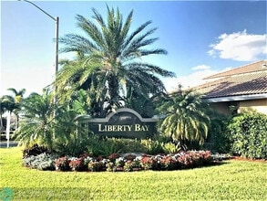 Building Photo - 3427 Commodore Ct