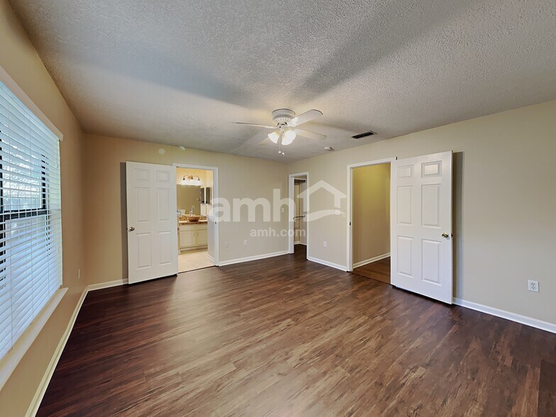 Building Photo - 4316 Hanging Moss Dr