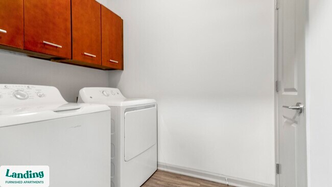 Building Photo - 900 E Six Forks Rd