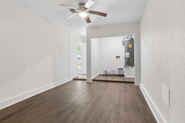 Building Photo - 2504 Ewell Dr