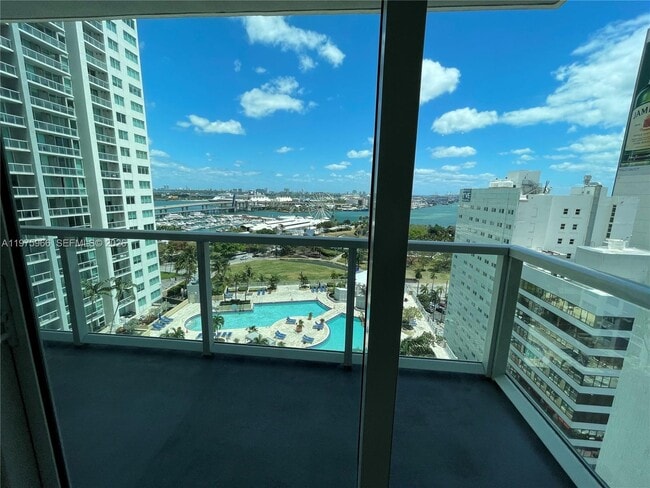 Building Photo - 253 NE 2nd St