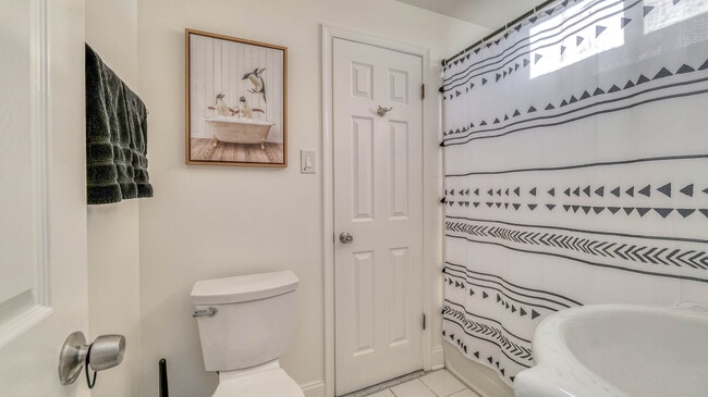 Building Photo - 25 S Surrey Ave