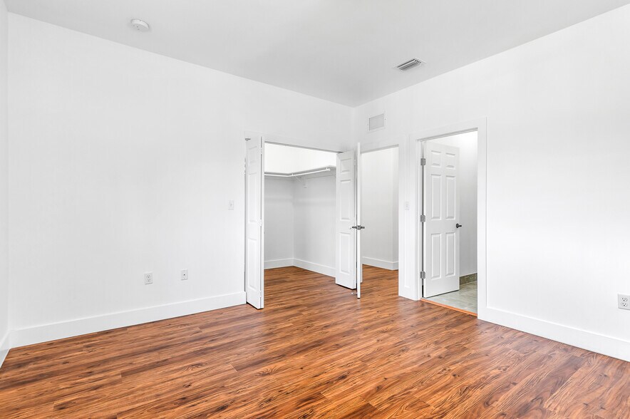 Building Photo - 785 SW 7th Ave