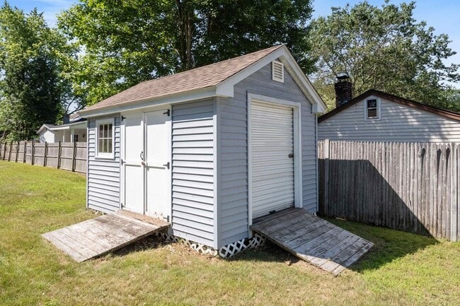 Building Photo - 36 Lark St