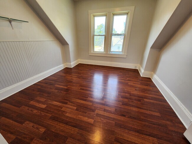 Building Photo - 37 Herrod Ave