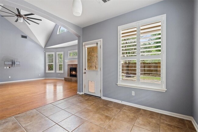 Building Photo - 908 Golden Palomino Ct