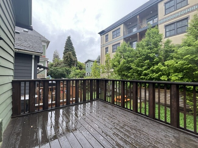 Building Photo - Large NW Portland Home Near Shops & Restaurants with Finished Basement & Bay Windows