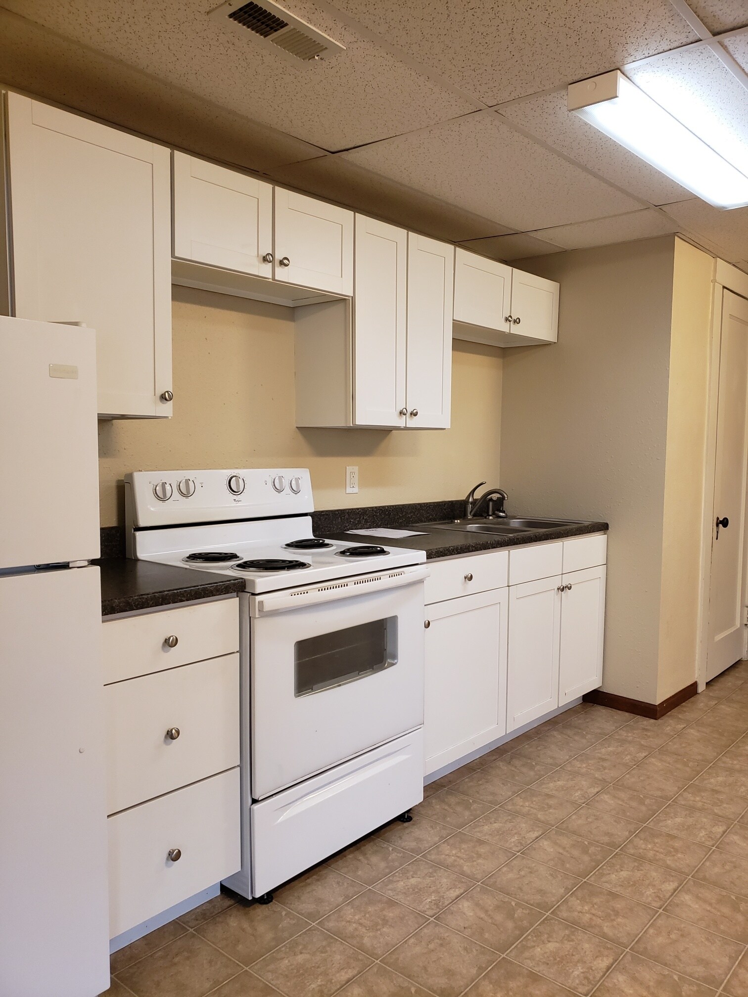 Building Photo - 918 E Locust St