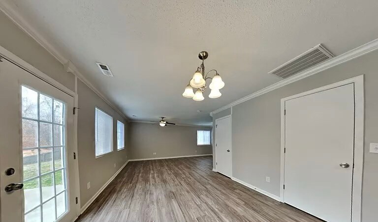 Building Photo - 4 Selsey Ct