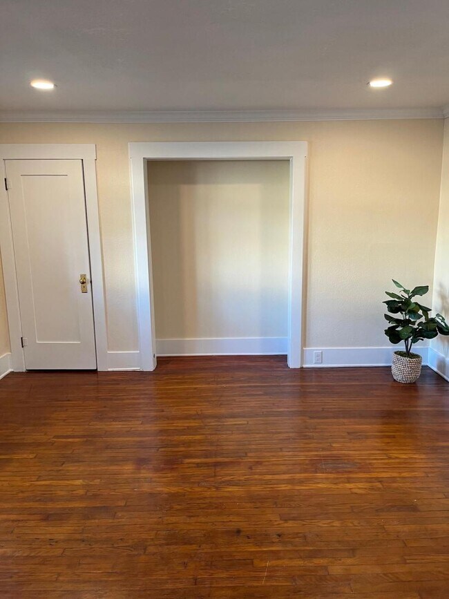 Building Photo - 845 Ohio Ave