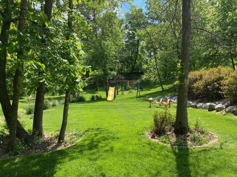 1 acre gorgeous wooded lot - 15610 Holdridge Rd E