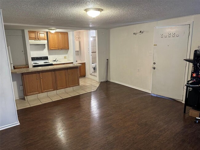 Building Photo - 5914 Lago Vista Way