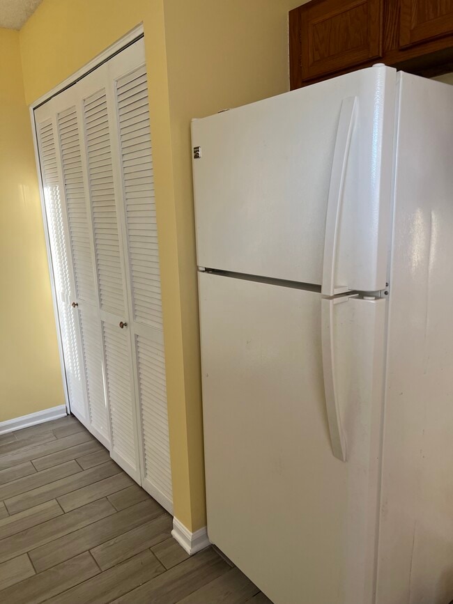 Building Photo - 8340 Westover Ct