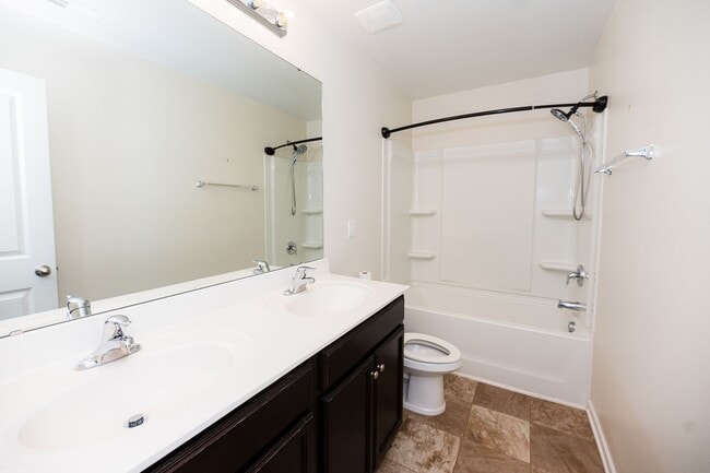 Building Photo - Beautifully 4-bedroom, 2.5-bathroom spacio...