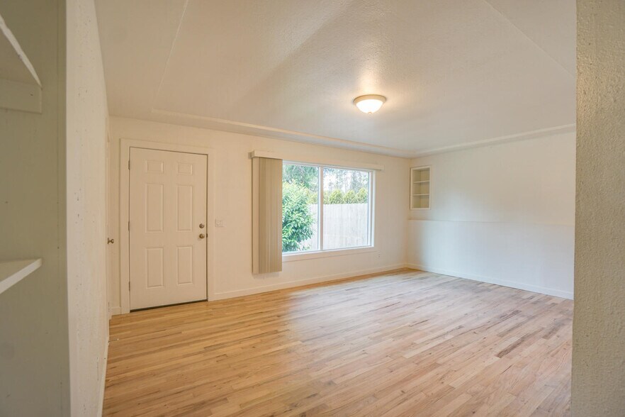 Building Photo - 3670 SW 144th Ave