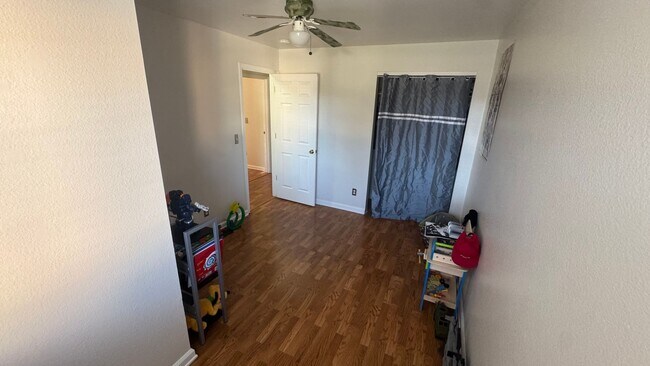 Building Photo - 4bed/2bath/2car garage. RV parking & massive landscaped backyard in cut-de-sac