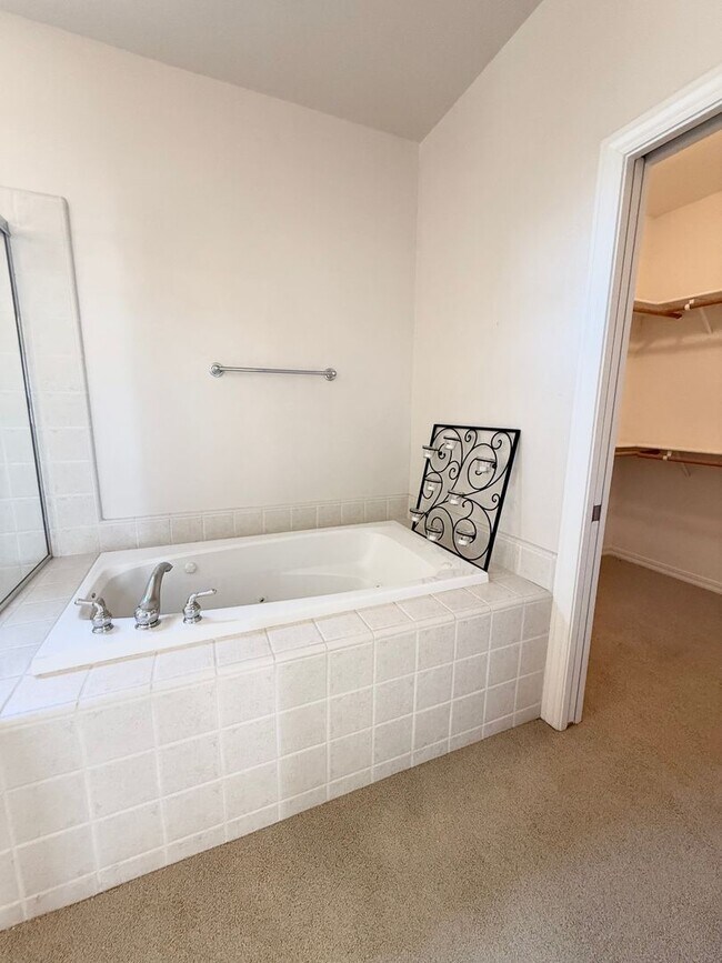 Building Photo - 3 BEDROOM 2 BATH HOME IN TEMPLETON!! MOVE IN READY