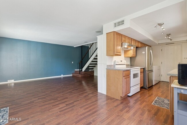 Building Photo - 10420 N 11th Pl