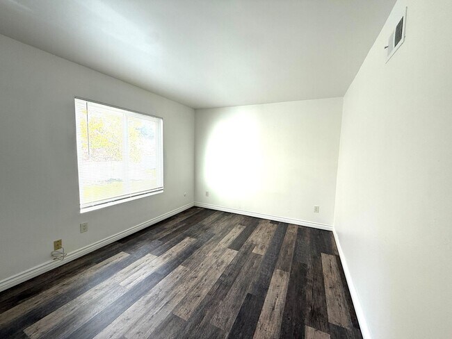 Building Photo - 4 Bedroom 2 Bathroom home available for rent NOW