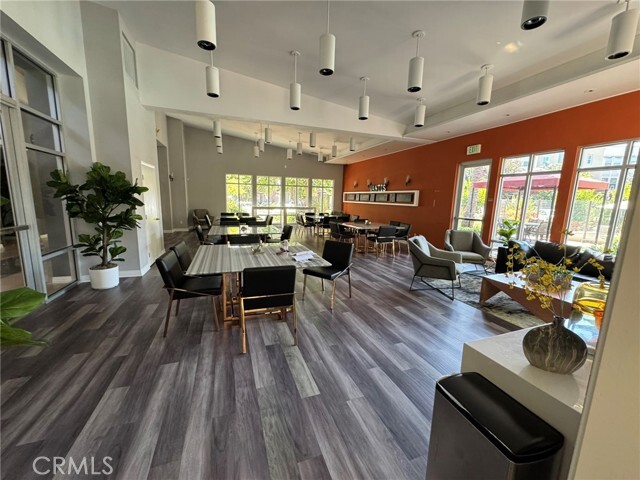 Building Photo - 35 Vantis Dr
