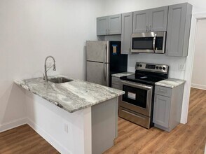 Building Photo - Single Family Strawberry Mansion