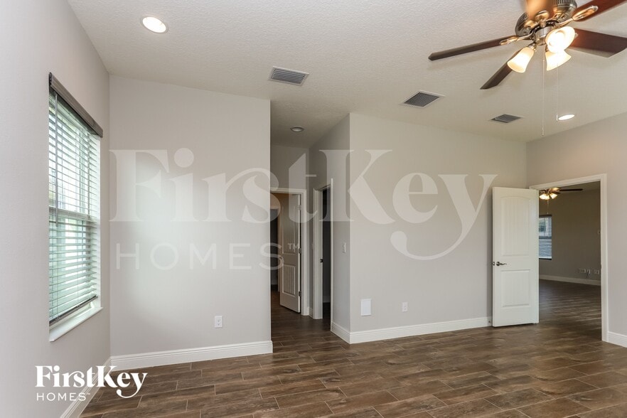 Building Photo - 6107 Colmar Pl
