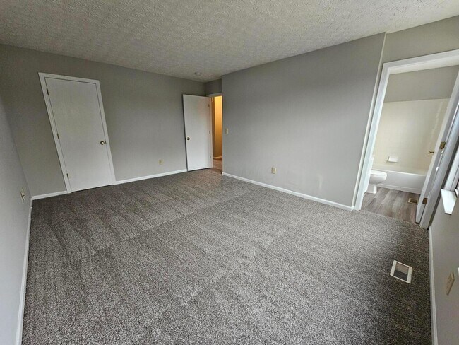 Building Photo - 5622 Blandon