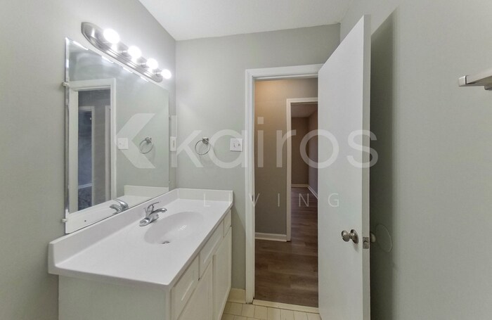 Building Photo - 2785 Clearbrook St